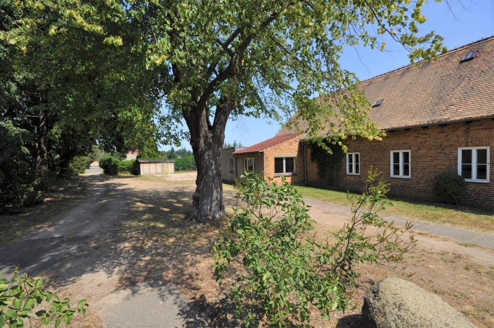 Ehemaliges Schulgebäude mit Wohnhaus in ruhiger Dorfinnenlage in Rohne