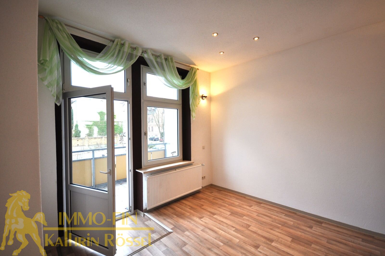 Extravagante 2 RWE mit Balkon und EBK