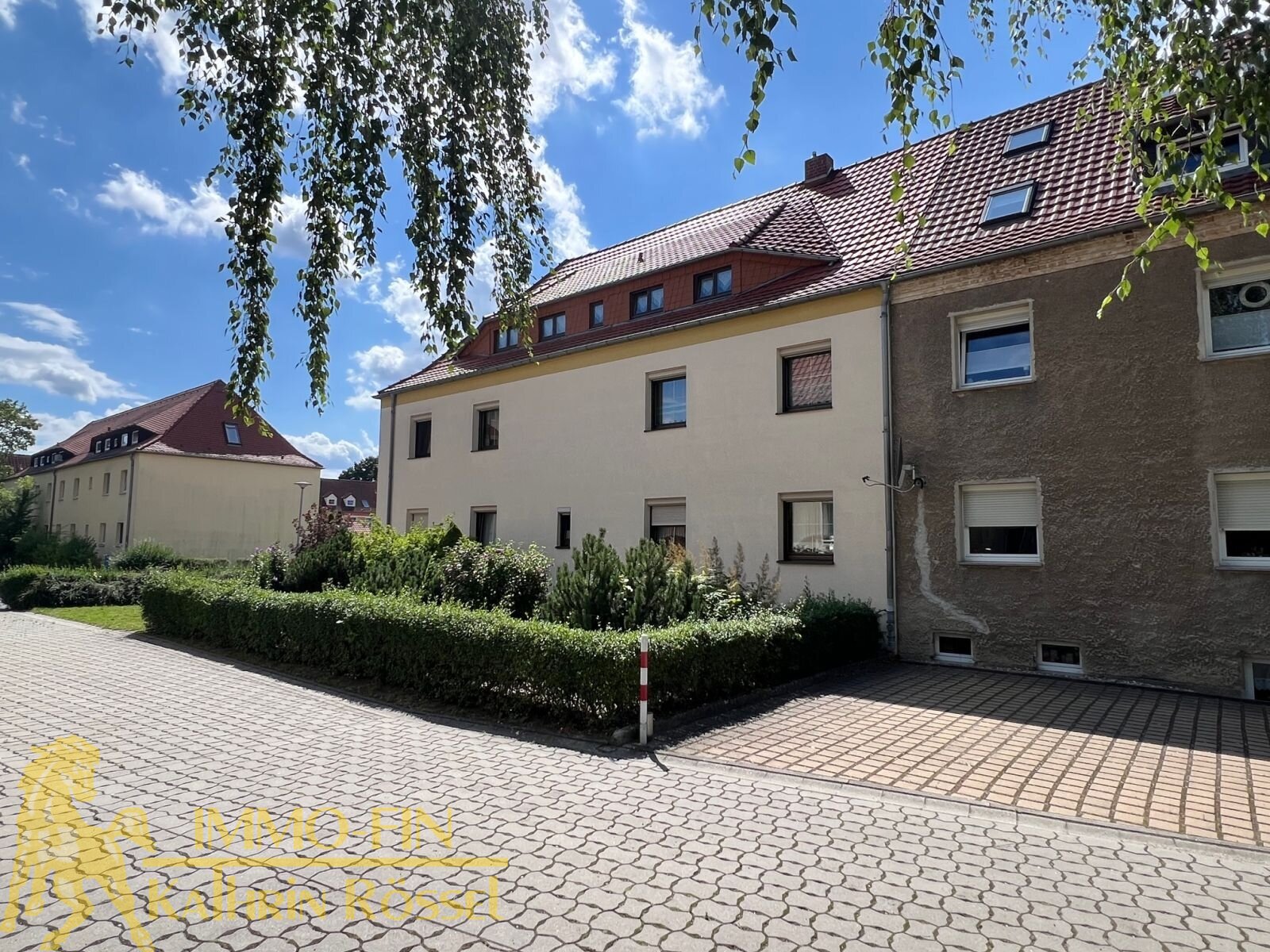 Doppelhaushälfte als Mehrfamilienhaus mit Doppelgarage im begehrten Dichterviertel
