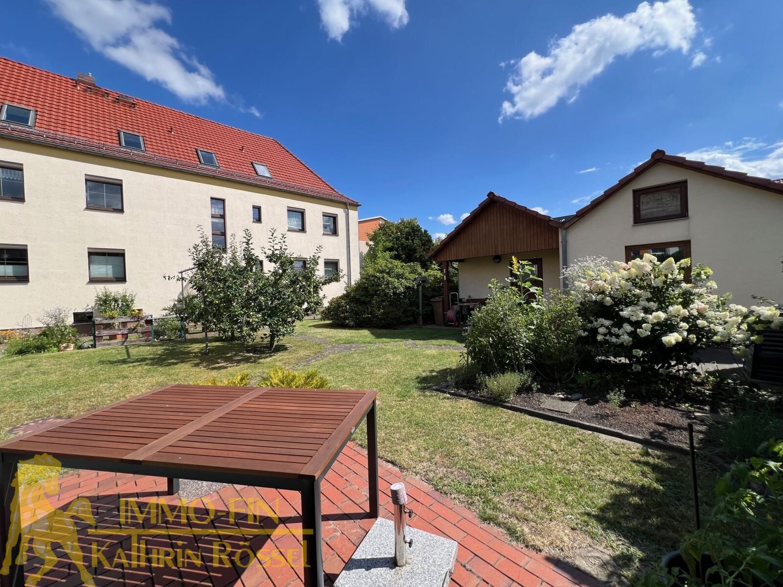 Doppelhaushälfte als Mehrfamilienhaus mit Doppelgarage im begehrten Dichterviertel