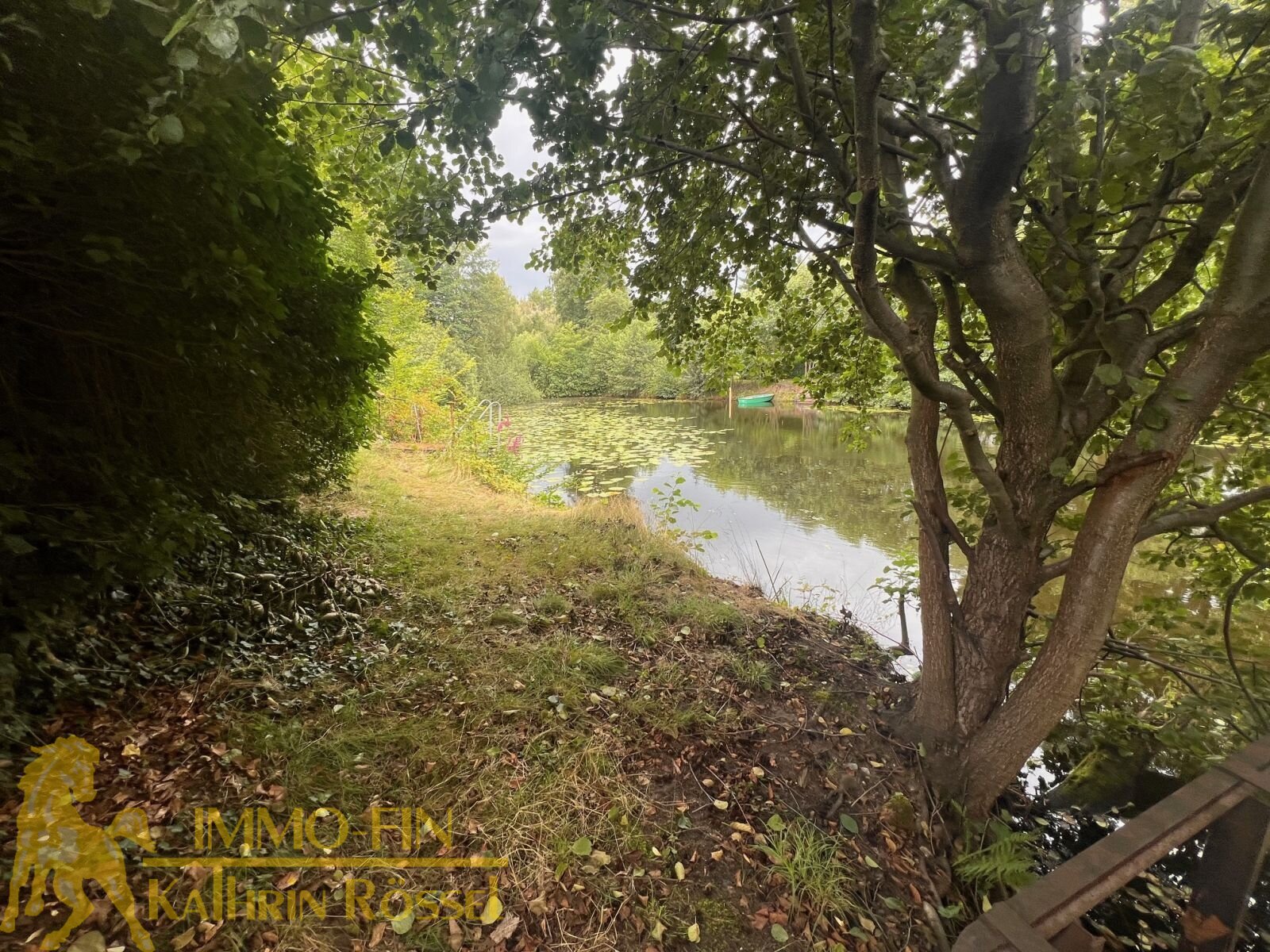 Baugrundstück mit Blick auf den See – Ihr Zuhause in der Natur am ruhigen Stadtrand