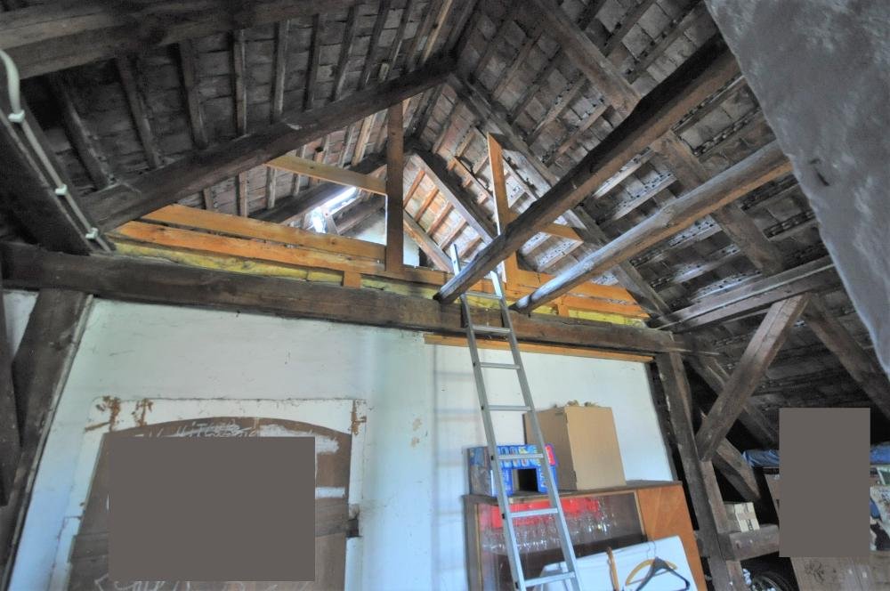 Wohnhaus unausgebauter Spitzboden