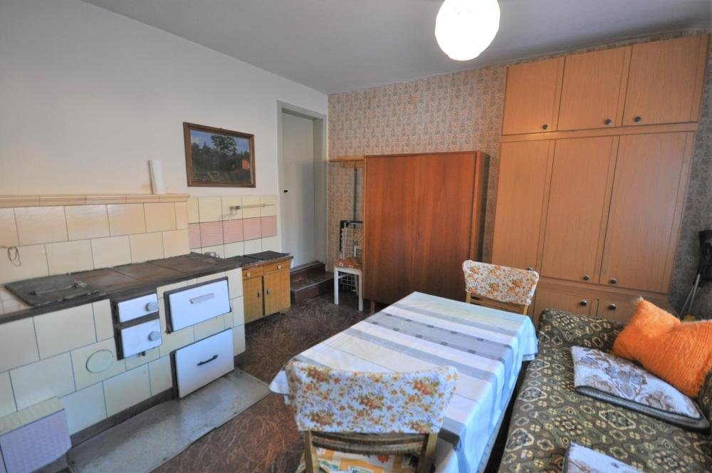 EG: Alte Wohnküche mit Kochofen EG: Alte Wohnküche mit Kochofen