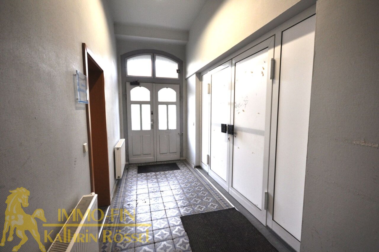 Hausflur der Immobilie (W) und Zugang zum LAD