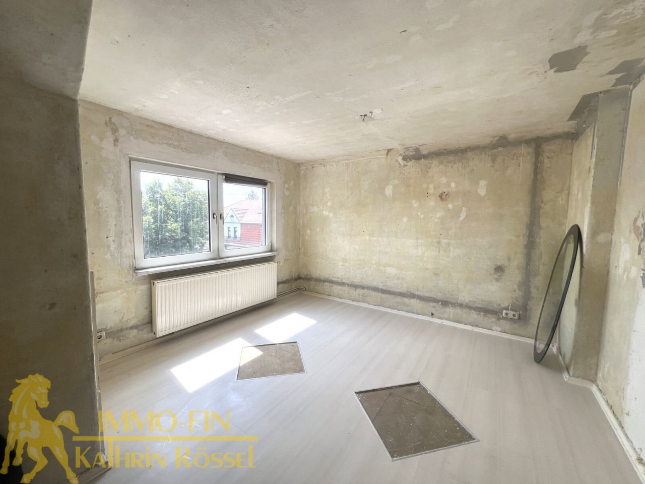 DG: Wohnzimmer - frei DG: Wohnzimmer - frei