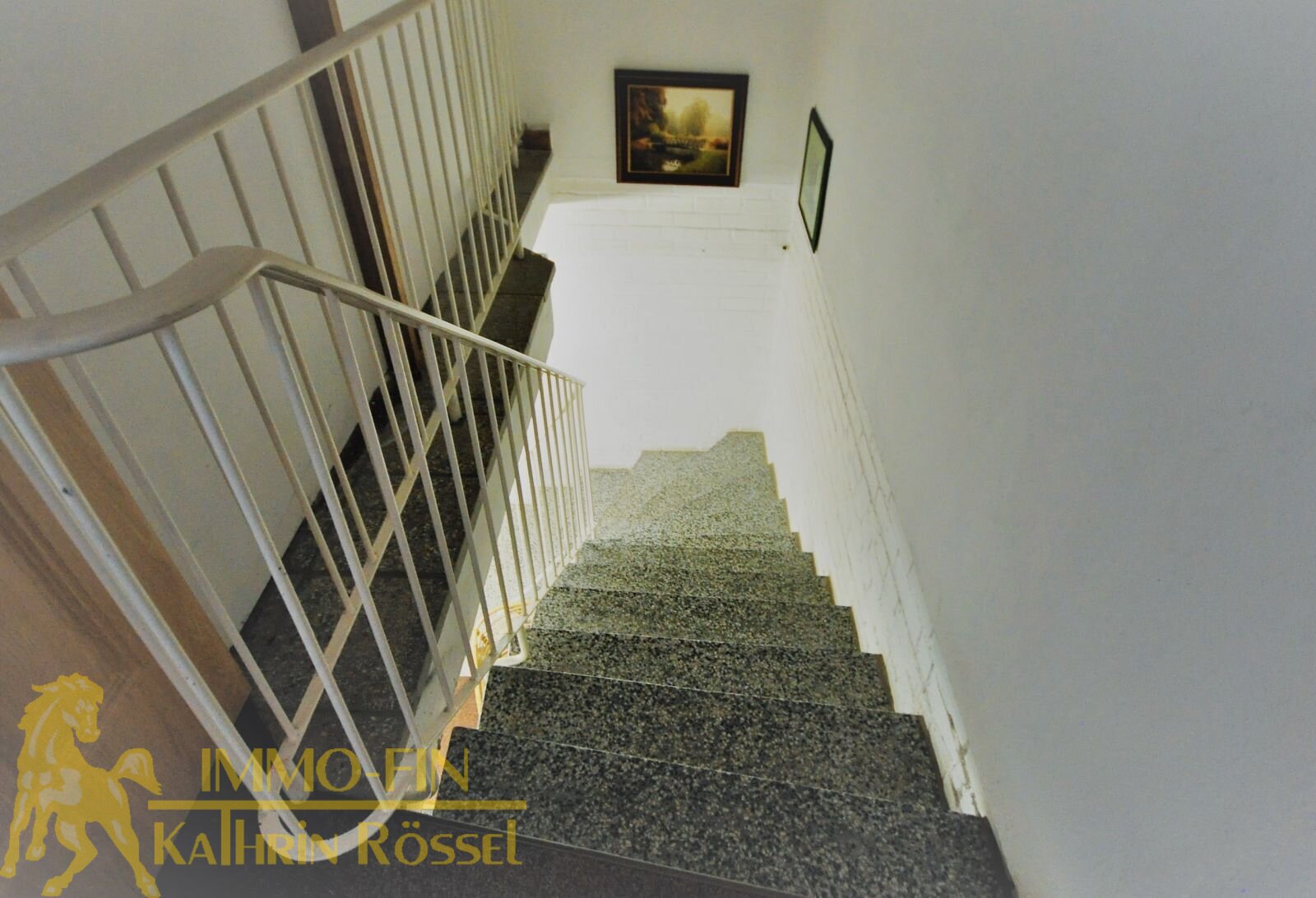 Geschosstreppe in den Keller (KI-optimiert) Geschosstreppe in den Keller (KI-optimiert)