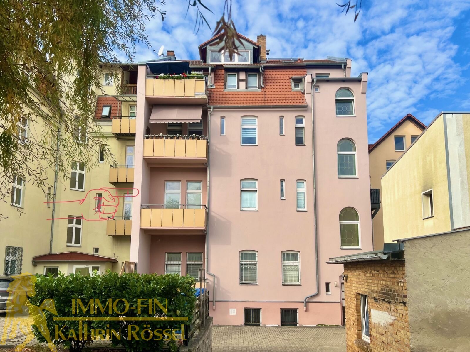Außenansicht: Blick auf den Balkon (1. OG) Außenansicht: Blick auf den Balkon (1. OG)