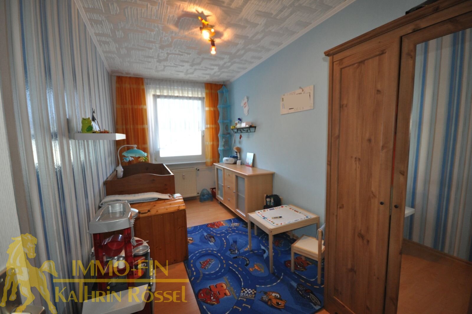 Kinderzimmer gegenüber Bad