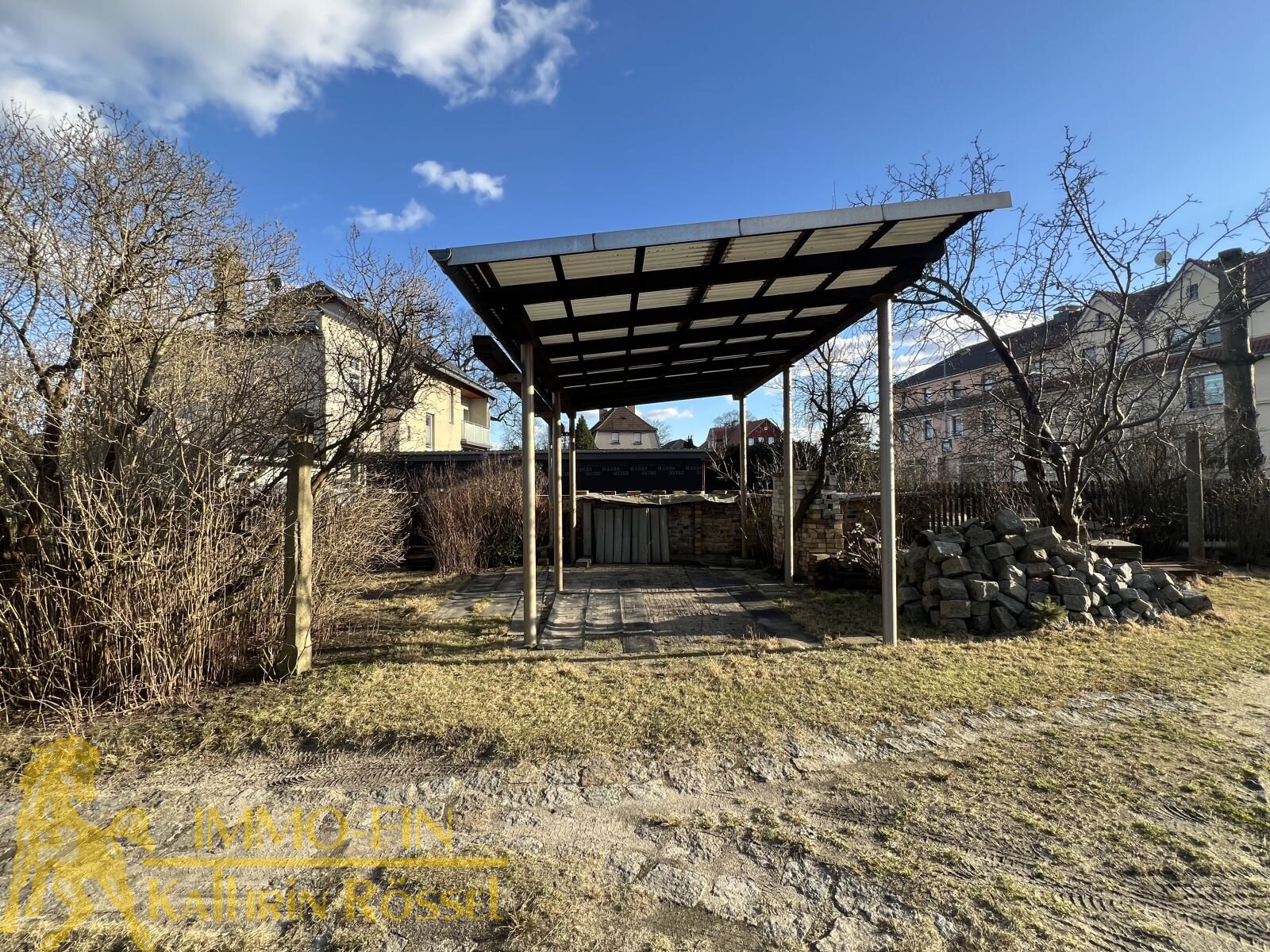 Großer Carport