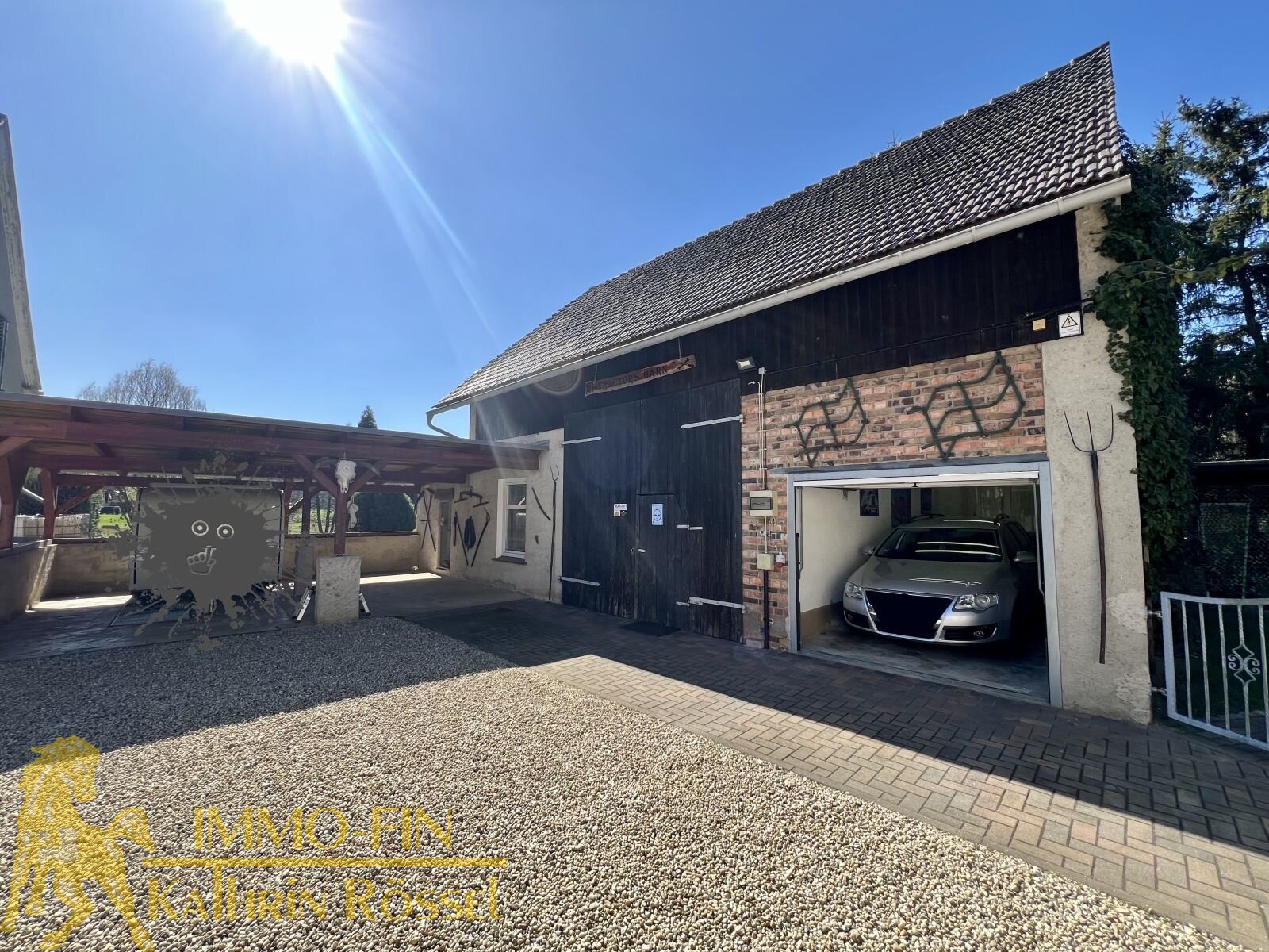 Doppelcarport und Scheune mit Garage