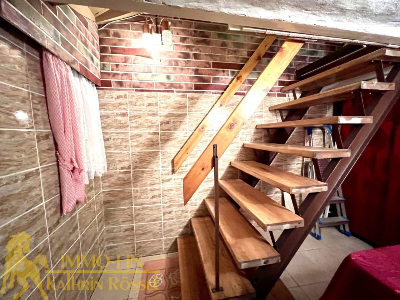 Geschosstreppe in den Keller Geschosstreppe in den Keller