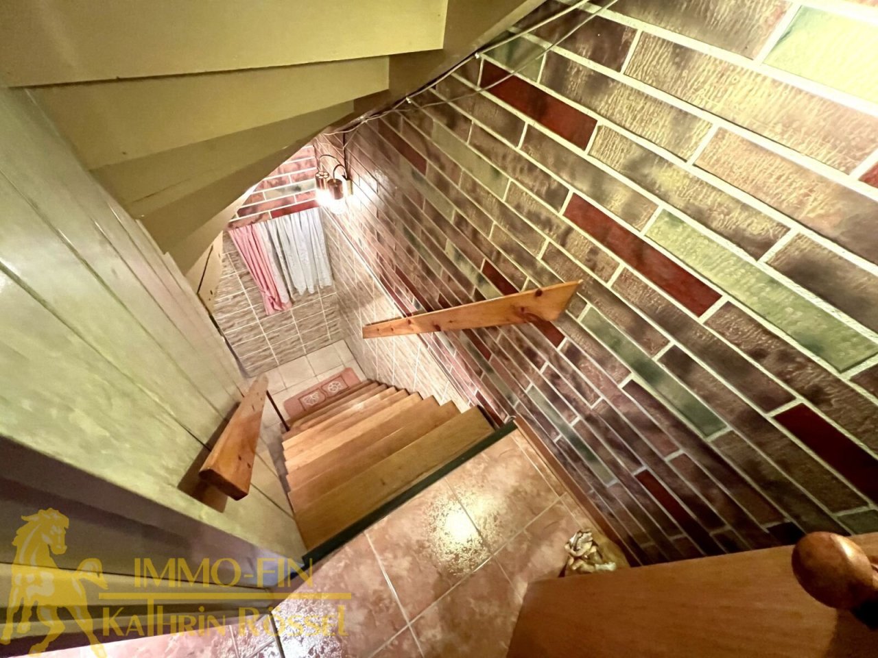 Geschosstreppe in den Keller Geschosstreppe in den Keller