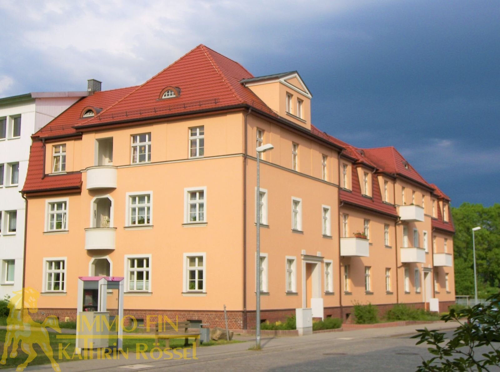 Blick auf das sanierte Wohnhaus