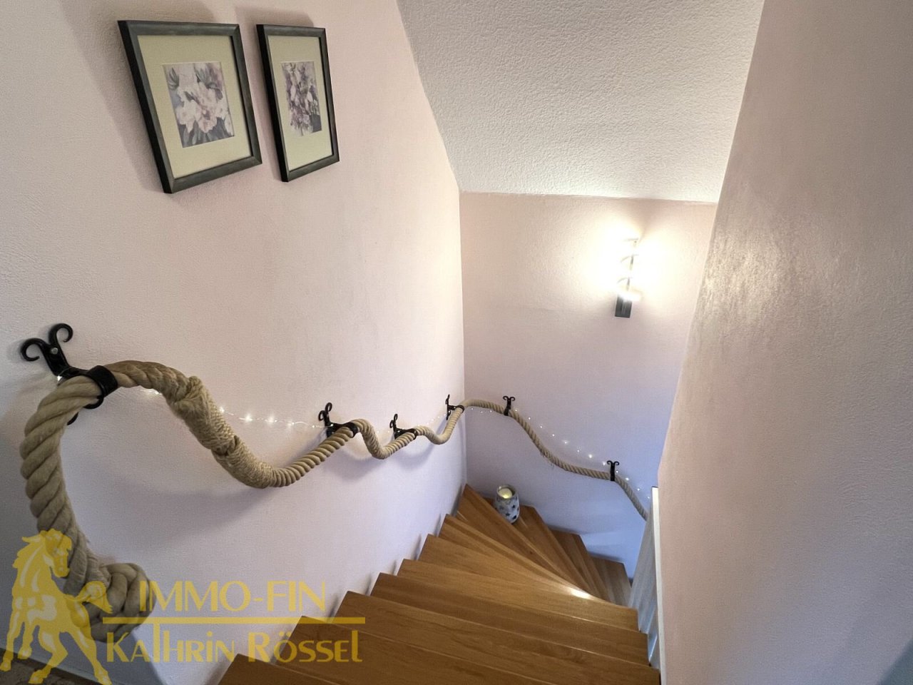 Geschosstreppe in das OG Geschosstreppe in das OG