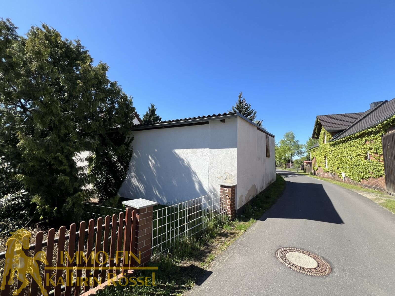 Vorbeiführende Straße (N) Vorbeiführende Straße (N)