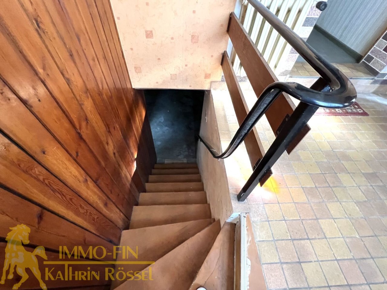 Geschosstreppe in den Keller Geschosstreppe in den Keller