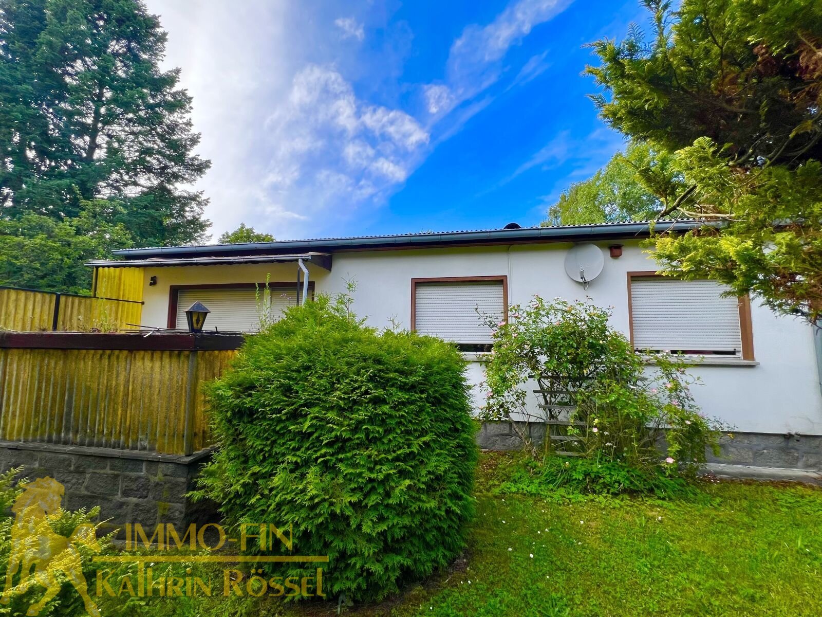 Ostansicht Wohnhaus mit Terrasse Ostansicht Wohnhaus mit Terrasse