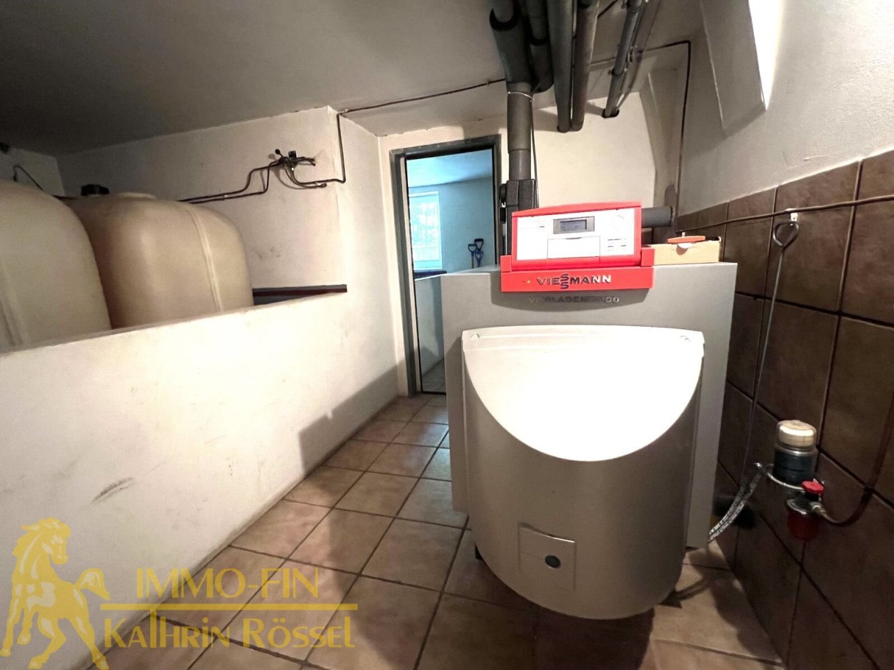 KG: Heizungsraum mit Oeltanks KG: Heizungsraum mit Oeltanks