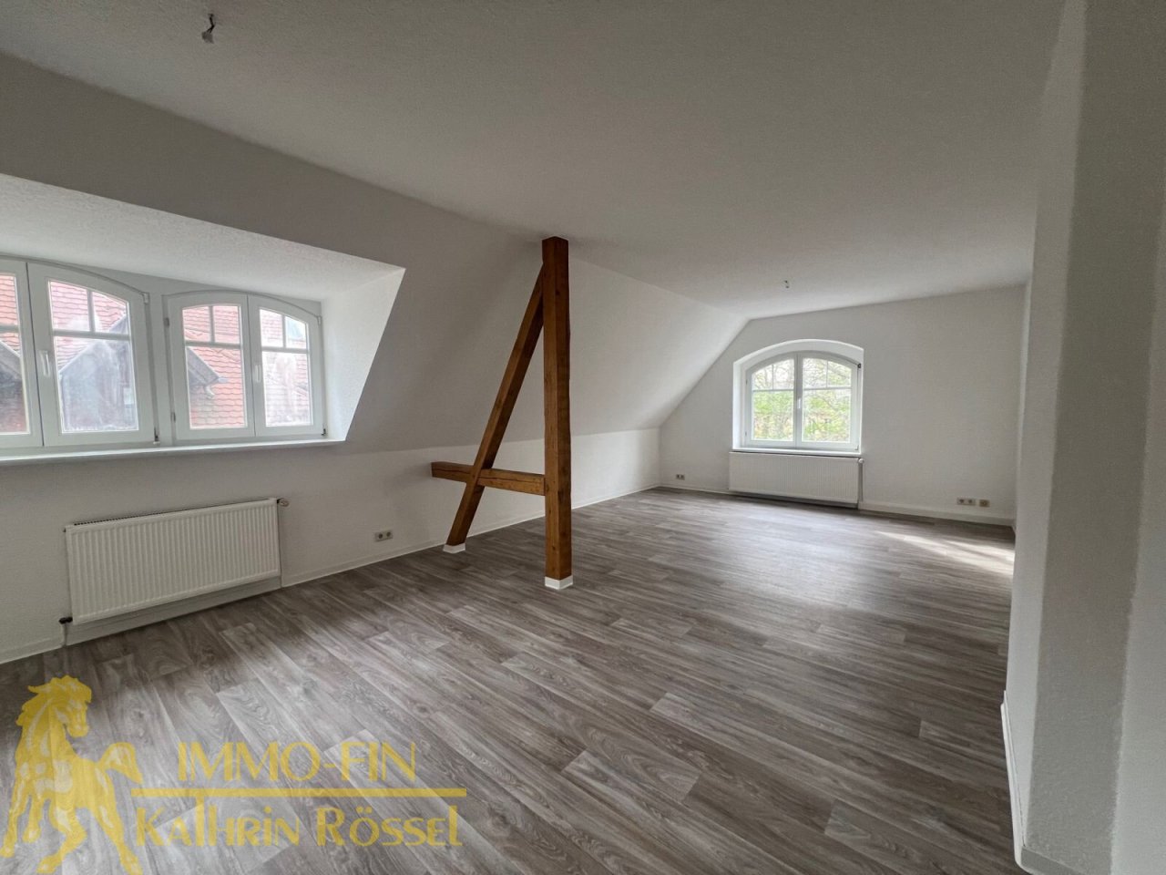 2. OG links Wohnzimmer mit Sichtbalken 2. OG links Wohnzimmer mit Sichtbalken