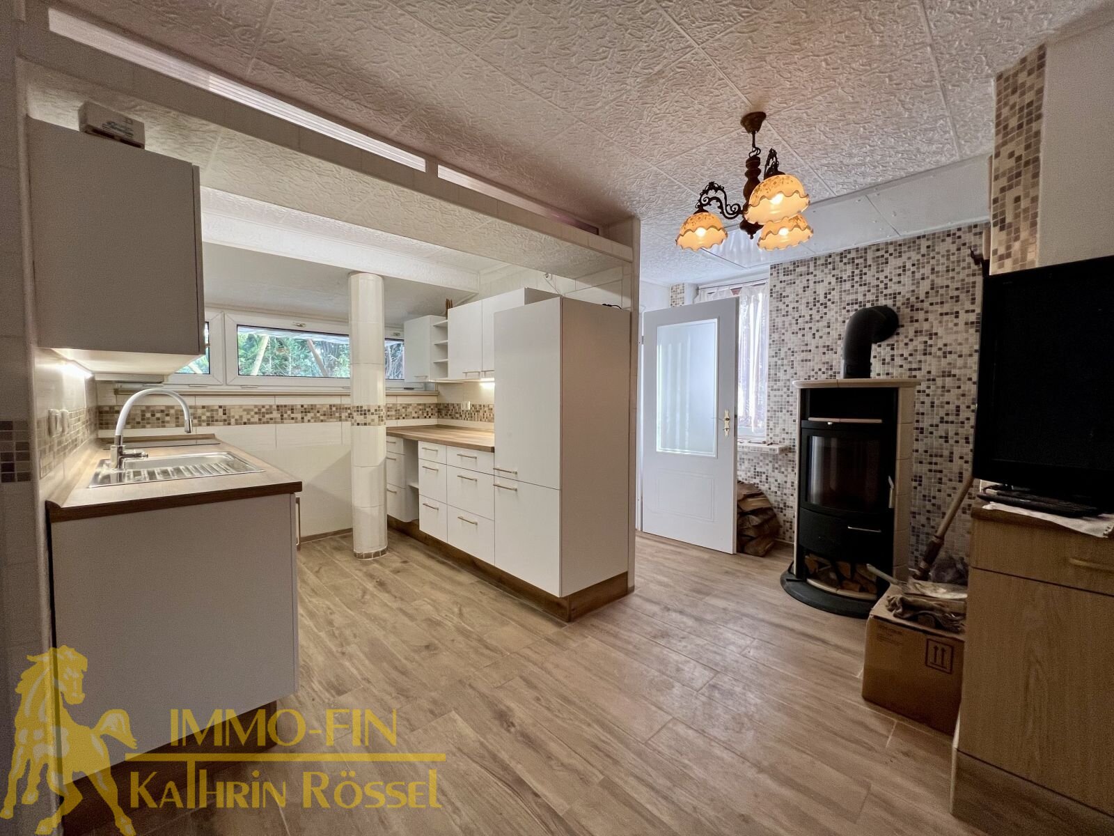 Bungalow: Blick in den Wohnraum inkl. Kamin Bungalow: Blick in den Wohnraum inkl. Kamin