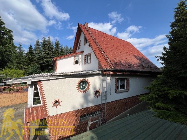 Wohnhaus: Zufahrt (W) Wohnhaus: Zufahrt (W)