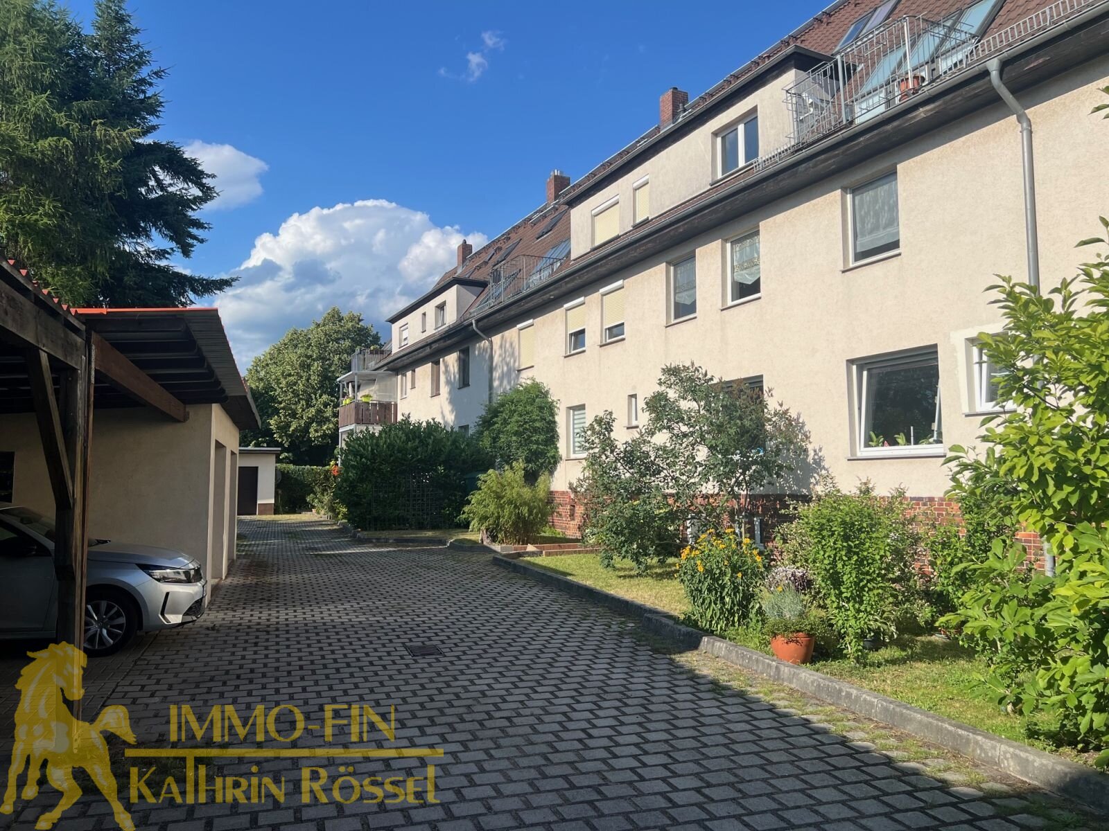 Zufahrt Hofbereich Zufahrt Hofbereich