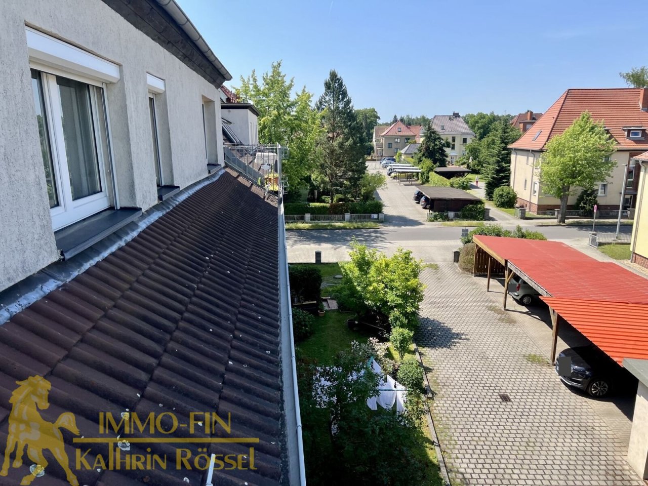 Blick vom Balkon auf die Hofzufahrt N Blick vom Balkon auf die Hofzufahrt N