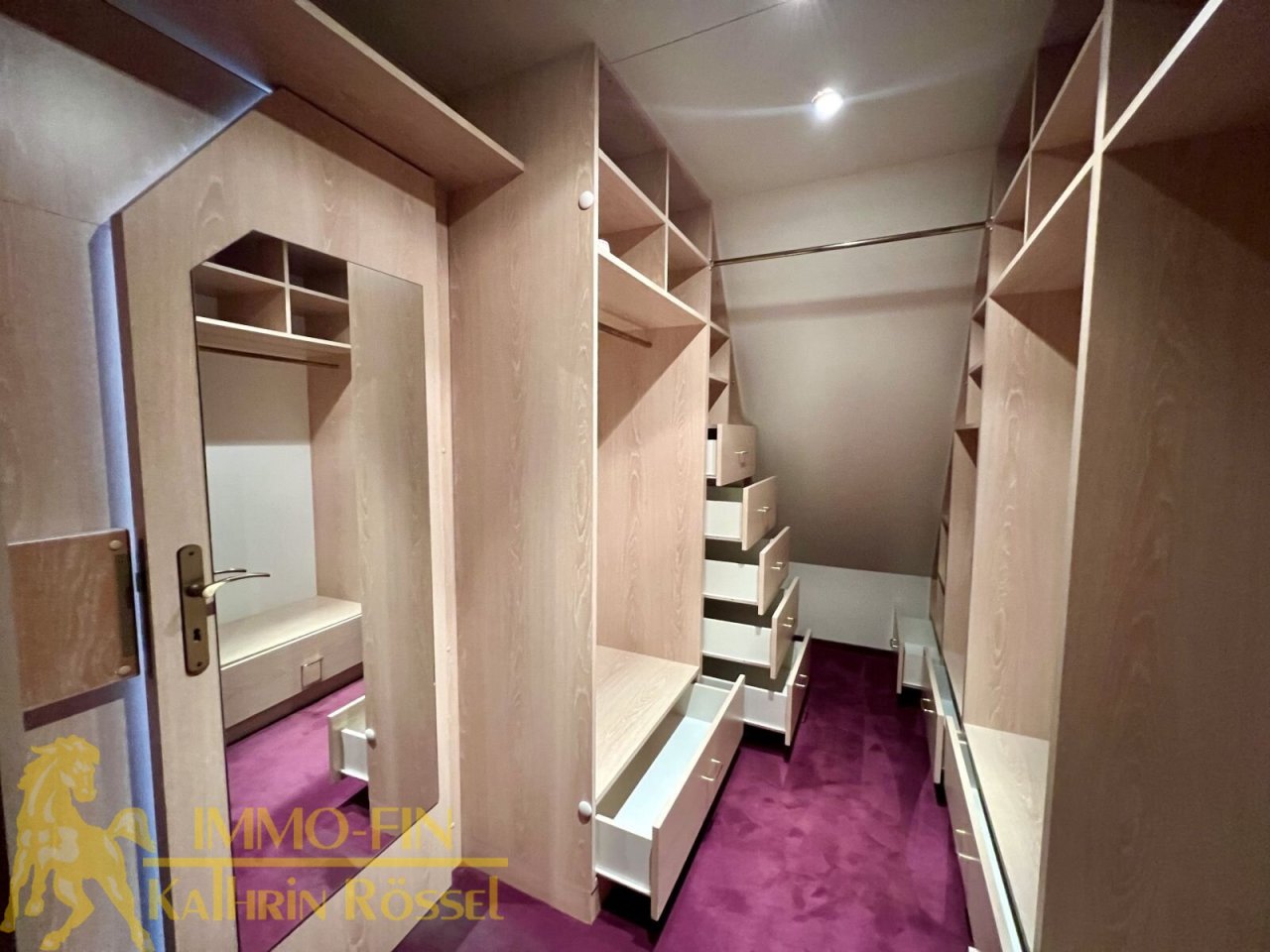 Spitzboden: begehbarer Kleiderschrank Spitzboden: begehbarer Kleiderschrank