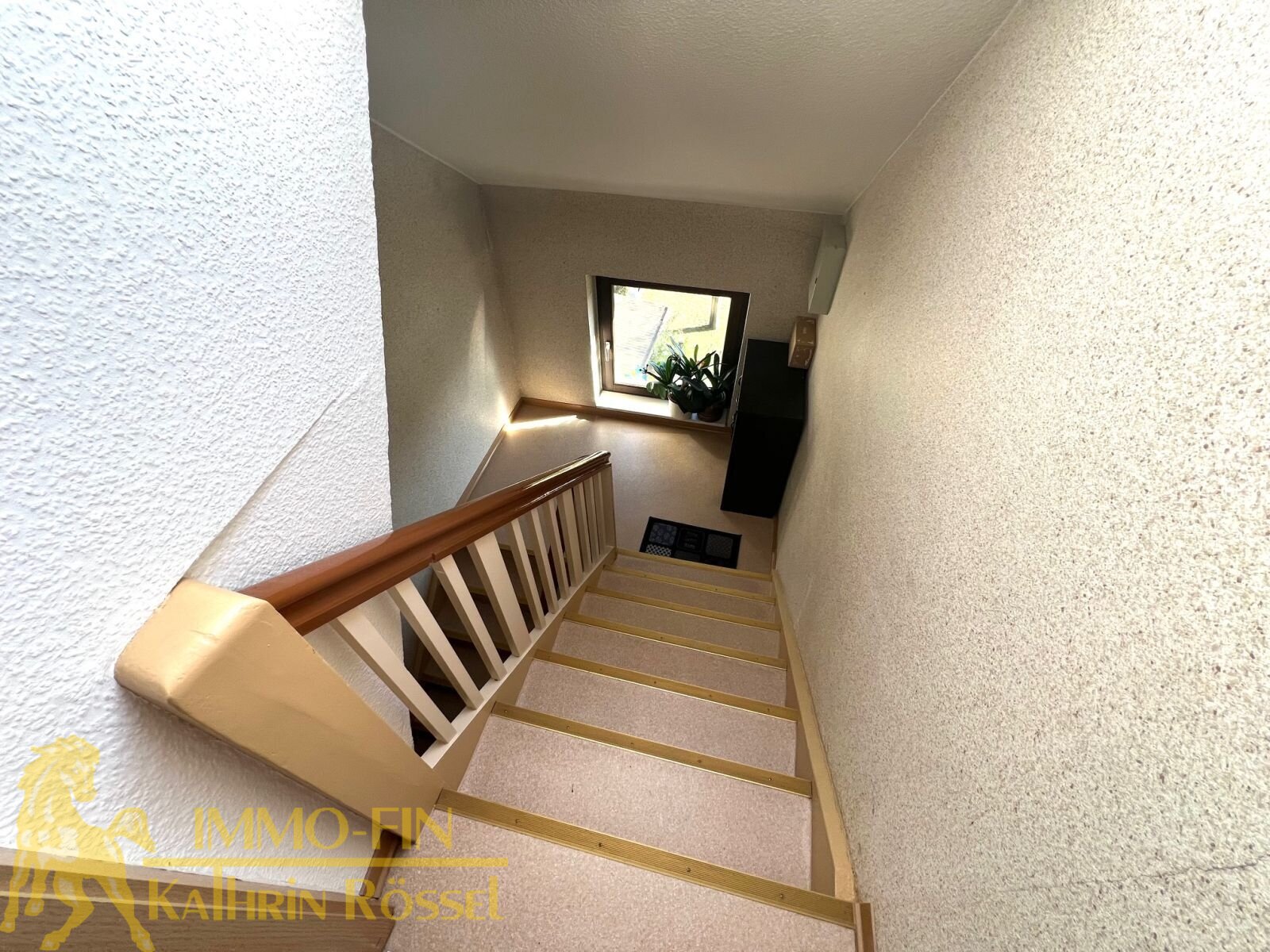 Hausflur vor der Wohnungstür (DG) Hausflur vor der Wohnungstür (DG)
