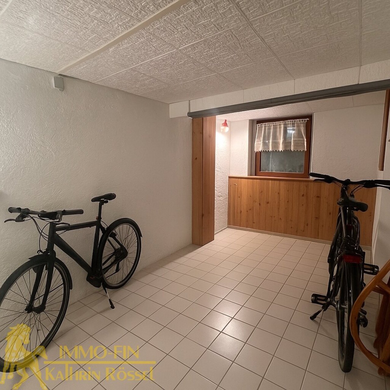 KG: Büroraum neben Bad mit DU KG: Büroraum neben Bad mit DU