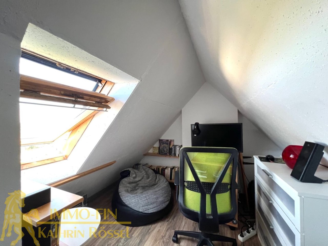 Spitzboden über Kinderzimmer (Ostseite) Spitzboden über Kinderzimmer (Ostseite)