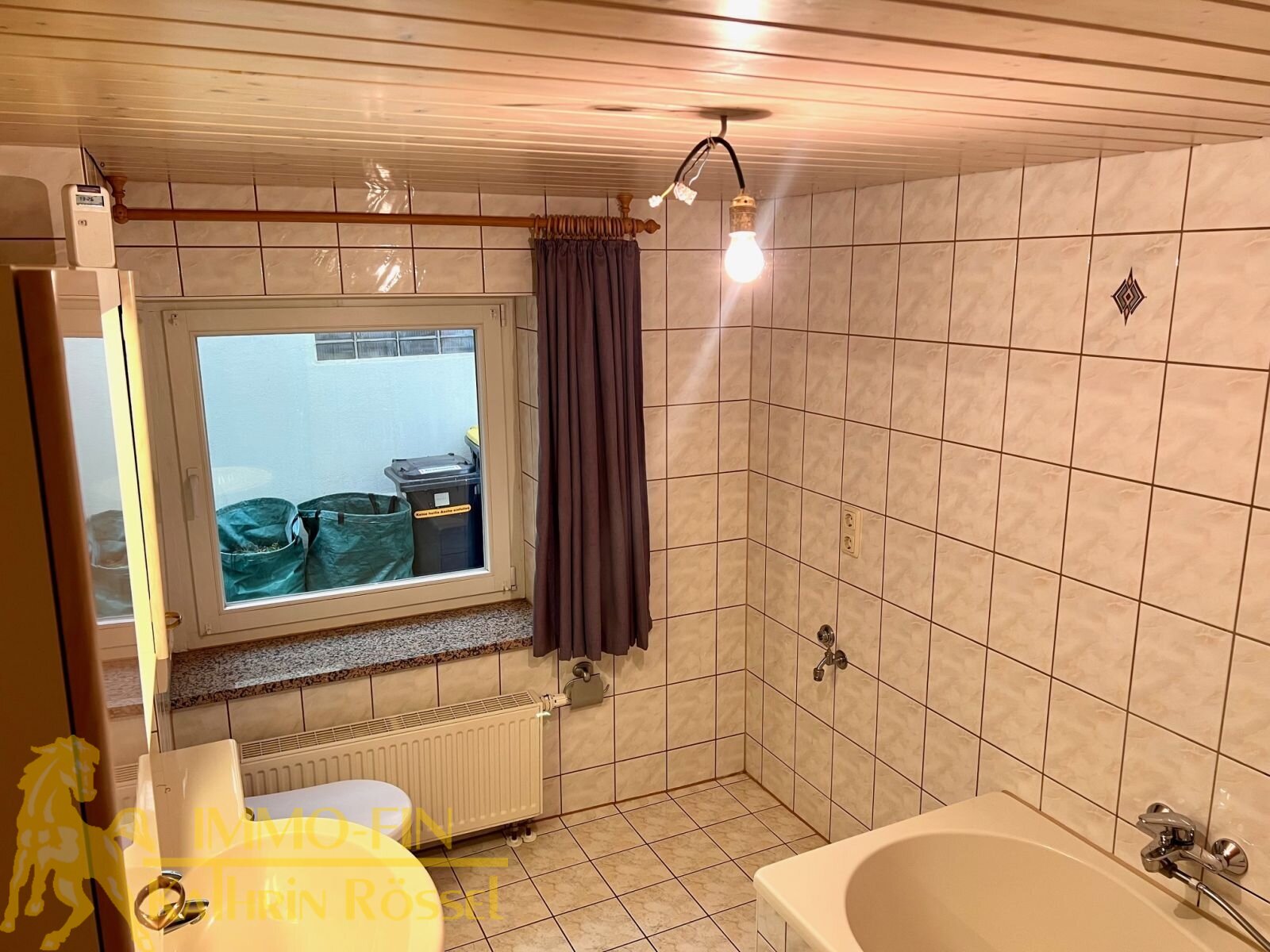 Tageslichtbad mit Badewanne Tageslichtbad mit Badewanne