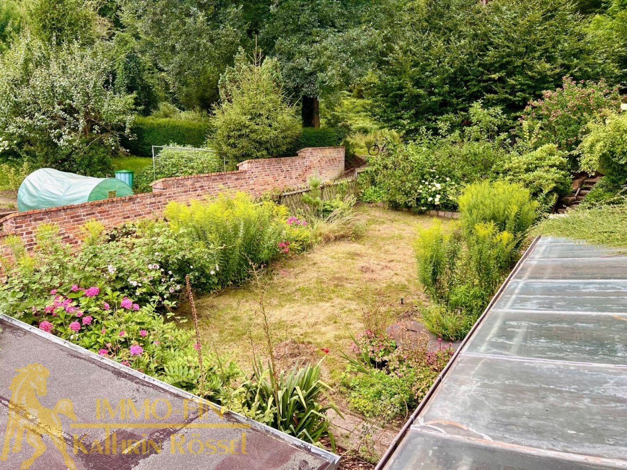 Blick auf den Garten in Rtg. Oberpark Blick auf den Garten in Rtg. Oberpark