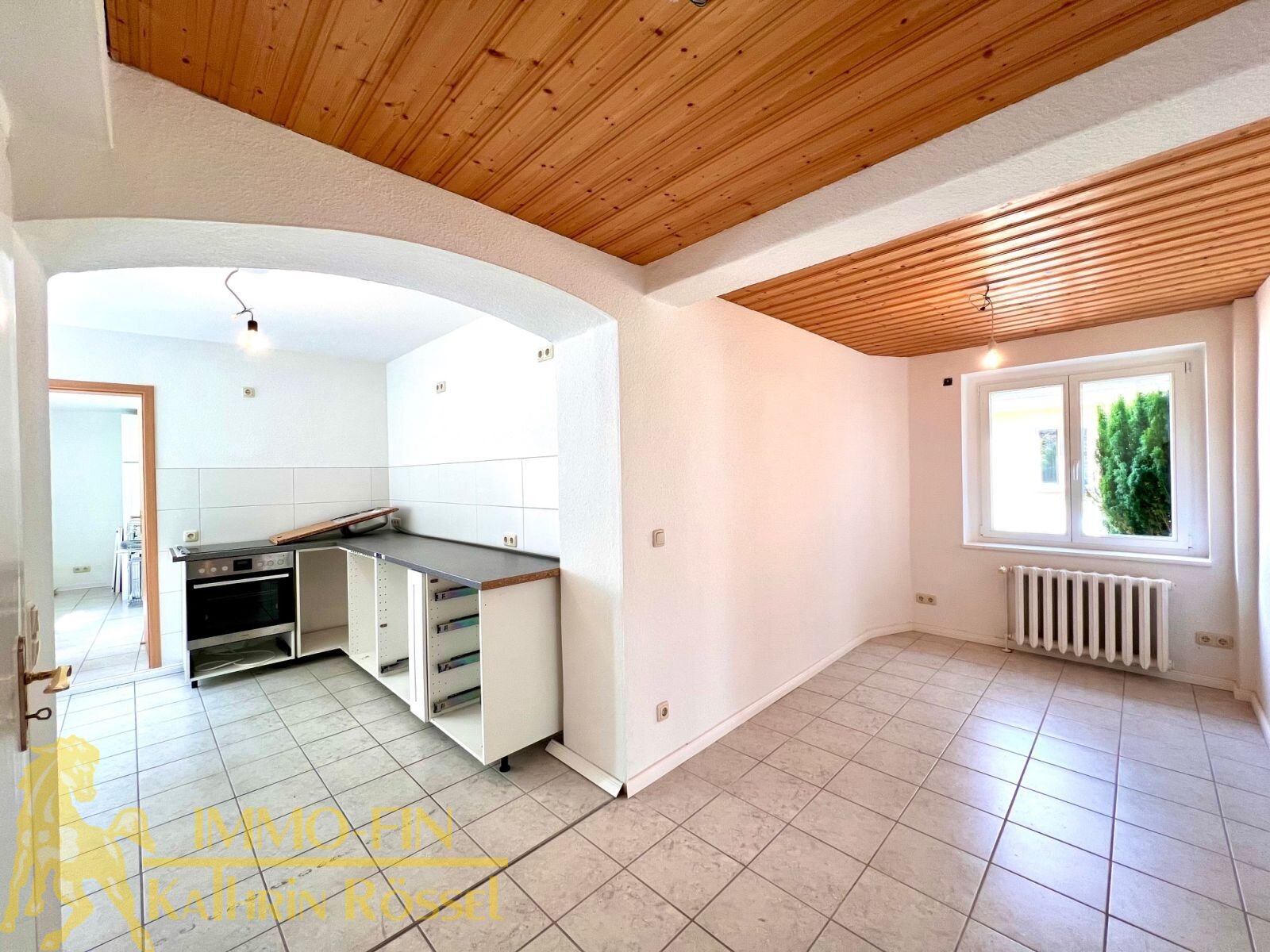 Blick in die Küche und dem Essbereich/Gast/Büro Blick in die Küche und dem Essbereich/Gast/Büro