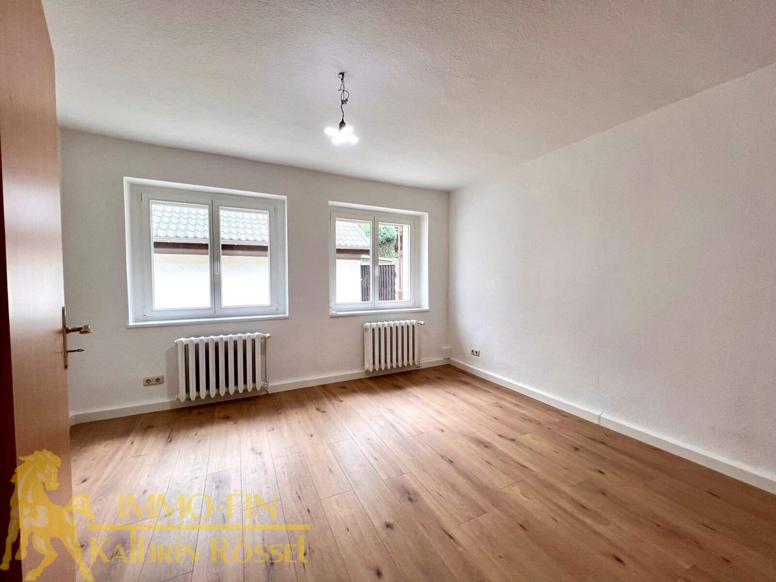 Schlafzimmer mit Außenjalousien Schlafzimmer mit Außenjalousien