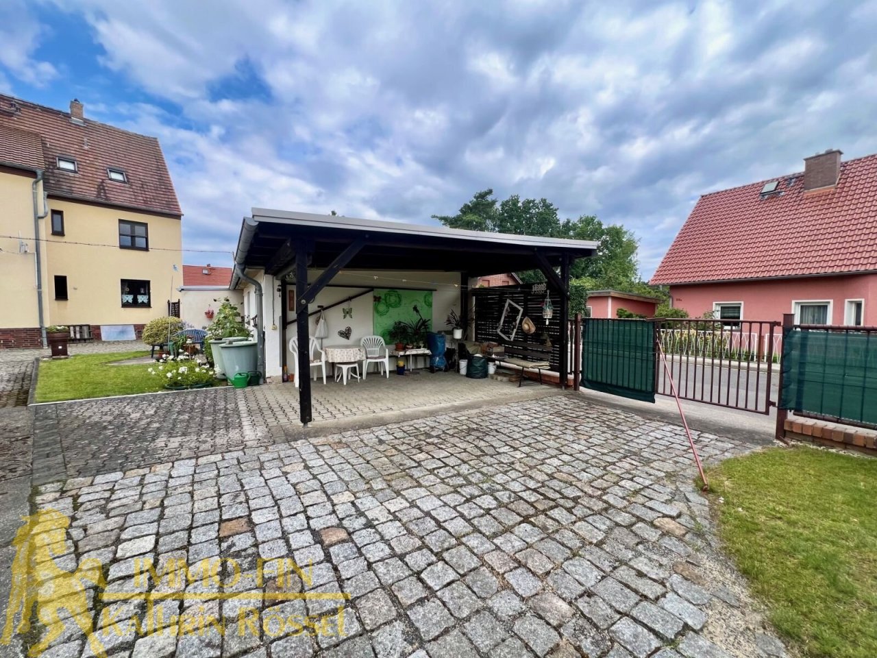 Blick auf den Carport