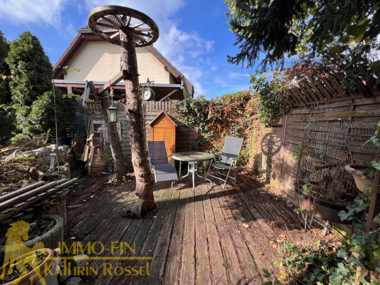 Weiterer Sitzbereich im Garten (NW) Weiterer Sitzbereich im Garten (NW)