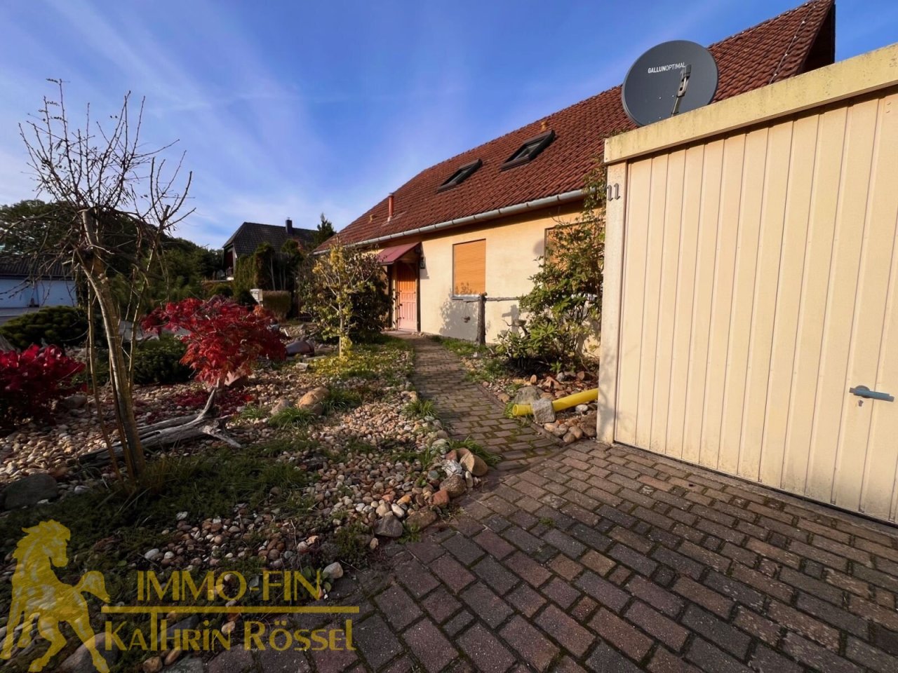 Zuwegung von der Doppelgarage zum Wohnhaus Zuwegung von der Doppelgarage zum Wohnhaus