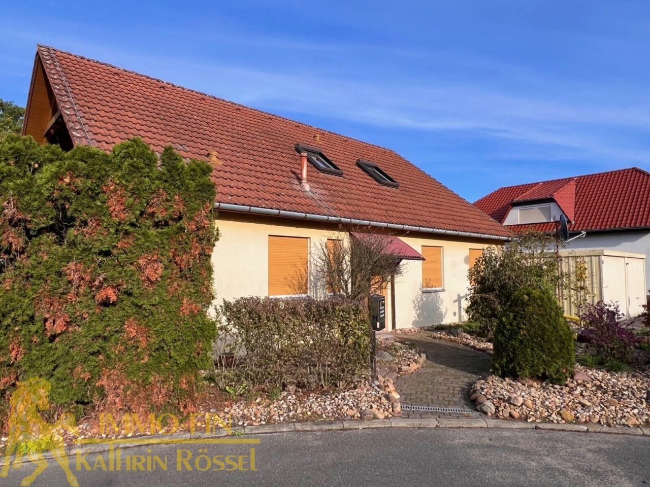 Zuwegung zum Haus (SW) Zuwegung zum Haus (SW)