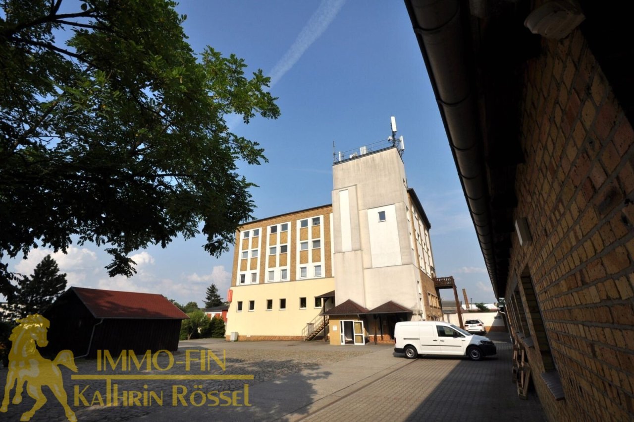 Blick auf das Mehrfamilienwohnhaus Blick auf das Mehrfamilienwohnhaus