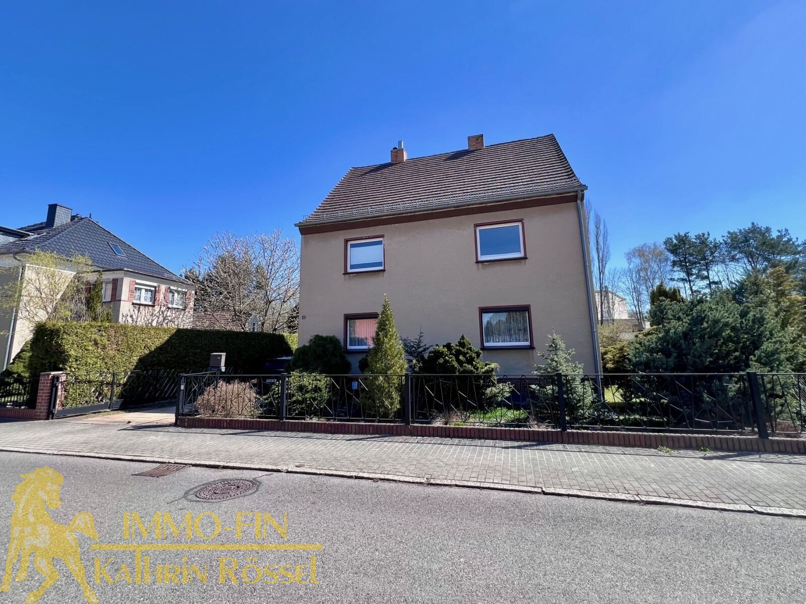 Straßenansicht (W)