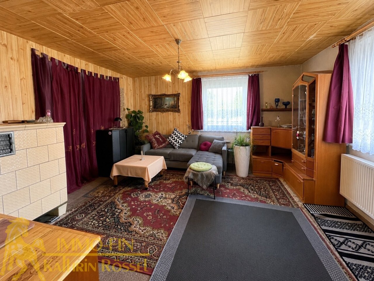 EG: Wohnzimmer (KI-gestützt aufgeräumt) EG: Wohnzimmer (KI-gestützt aufgeräumt)