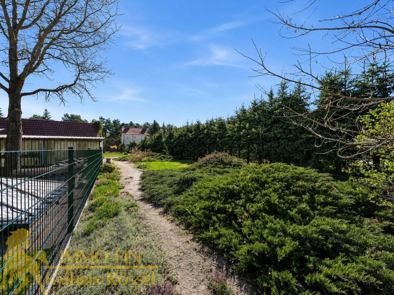Garten in Rtg. Ost (Bildqualität über KI) Garten in Rtg. Ost (Bildqualität über KI)