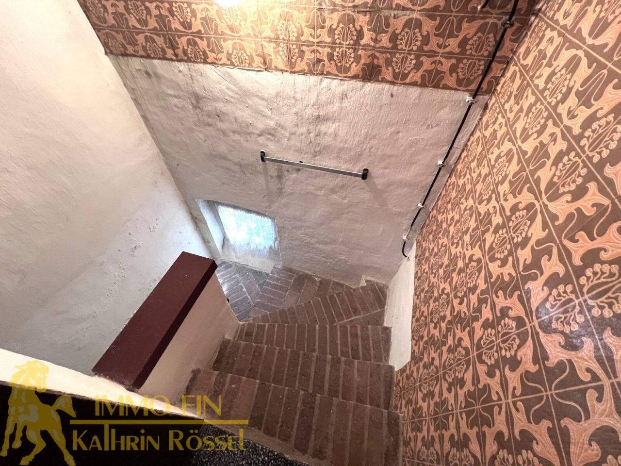 Kellertreppe (Bildqualität KI-optimiert) Kellertreppe (Bildqualität KI-optimiert)