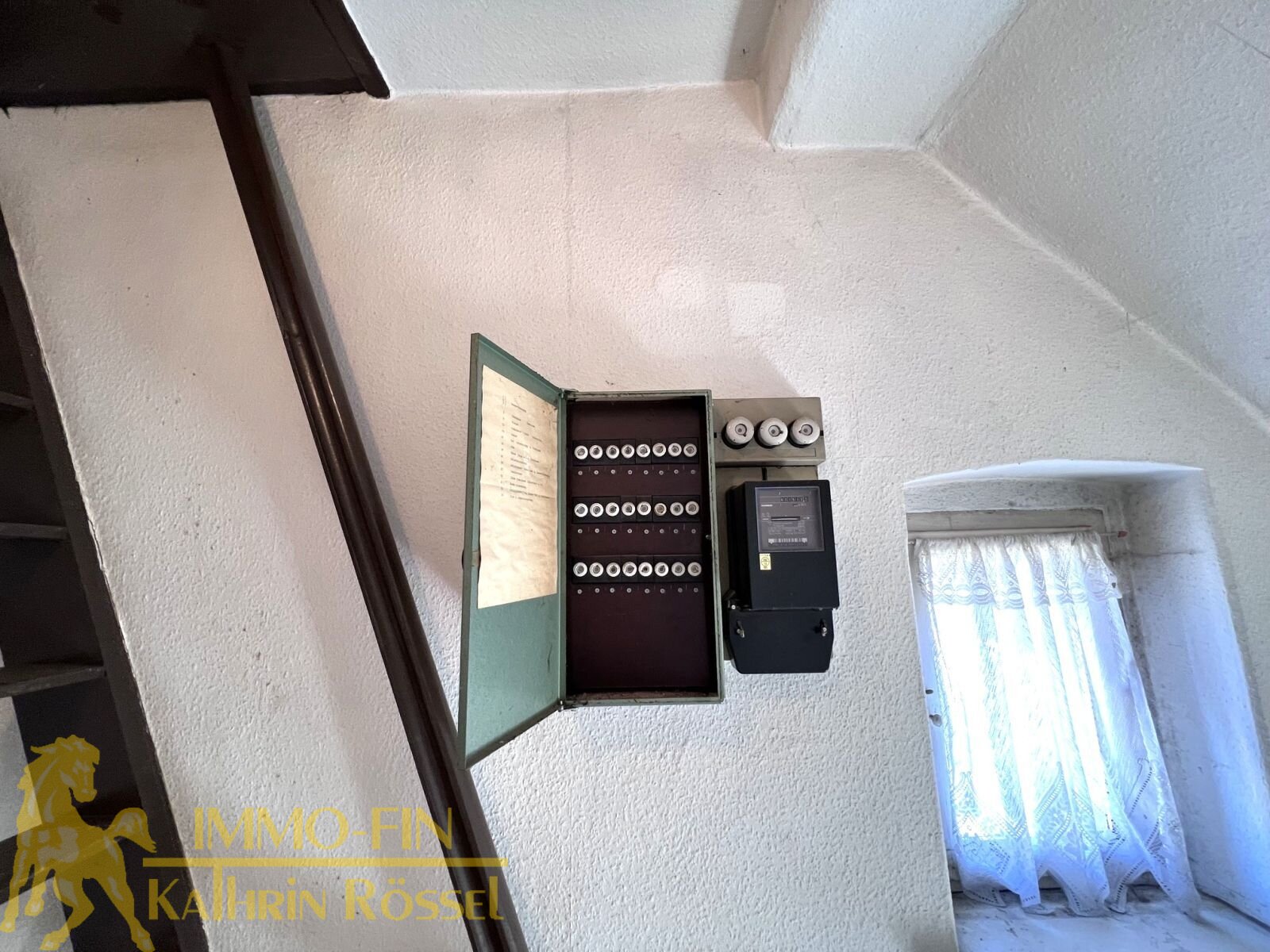 Sicherungskasten u. Stromzähler im Treppenhaus Sicherungskasten u. Stromzähler im Treppenhaus