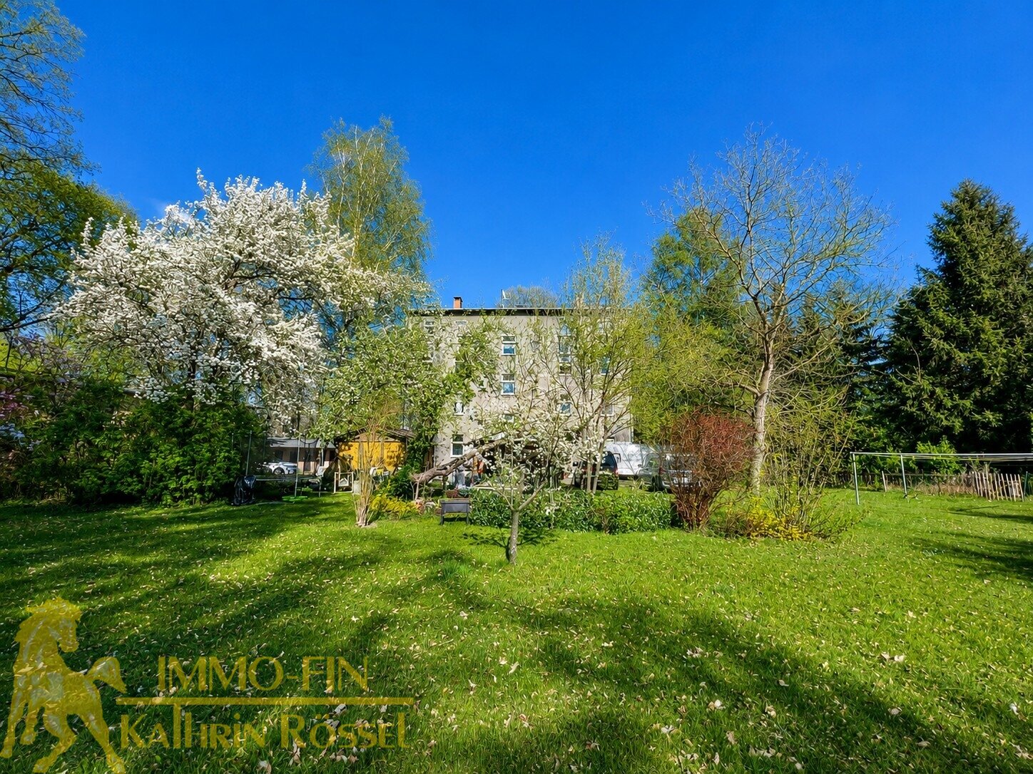 Ansicht West mit Gartenbereich (KI-optimiert)