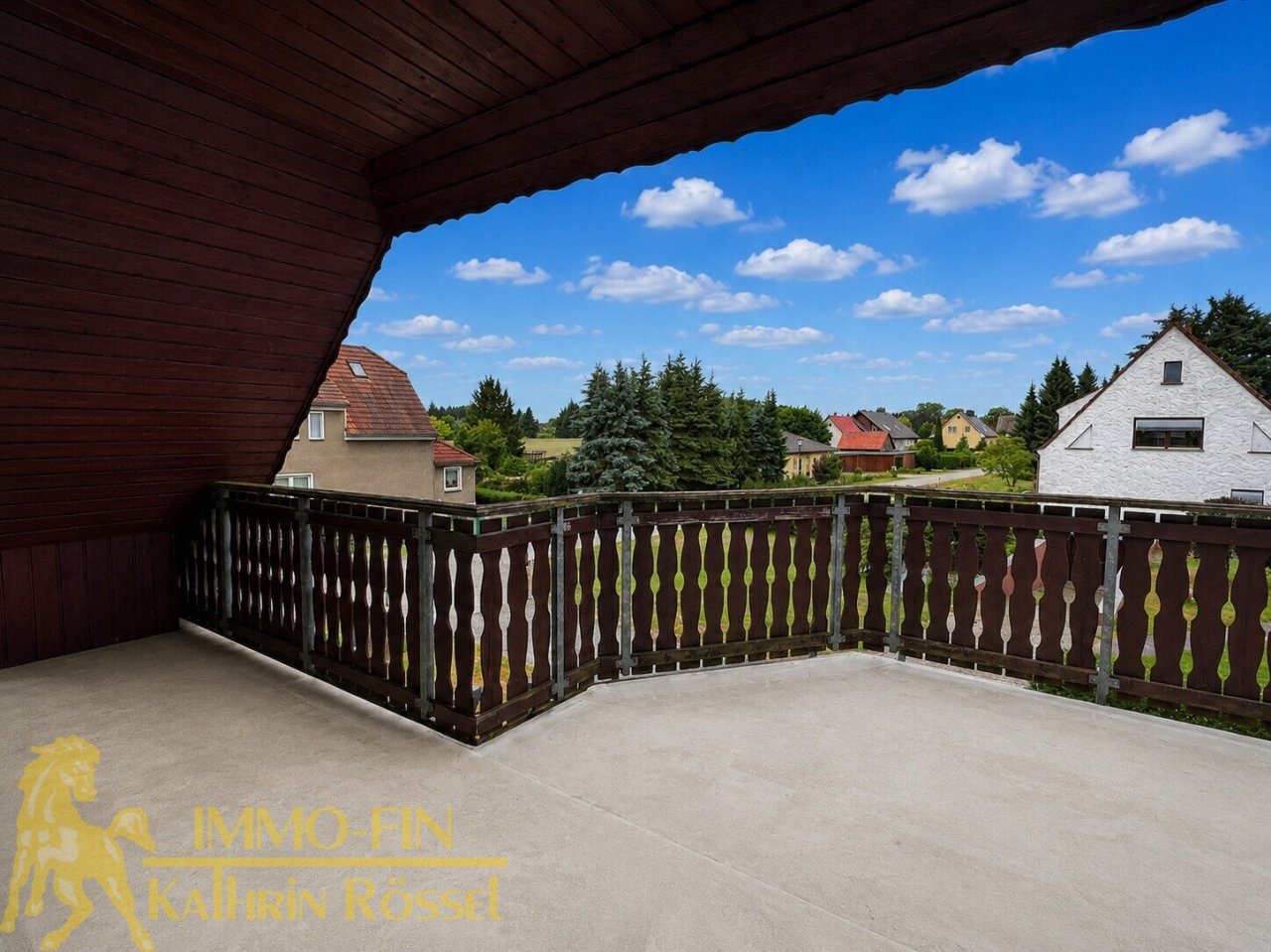 Blick vom Balkon - links (W) Blick vom Balkon - links (W)
