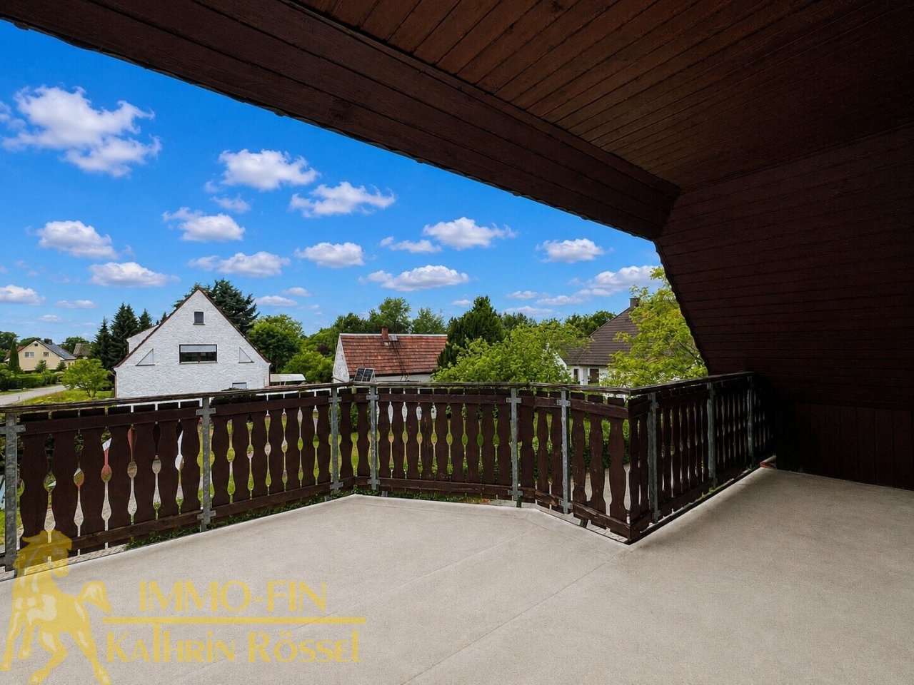 Blick vom Balkon - rechts (W) Blick vom Balkon - rechts (W)