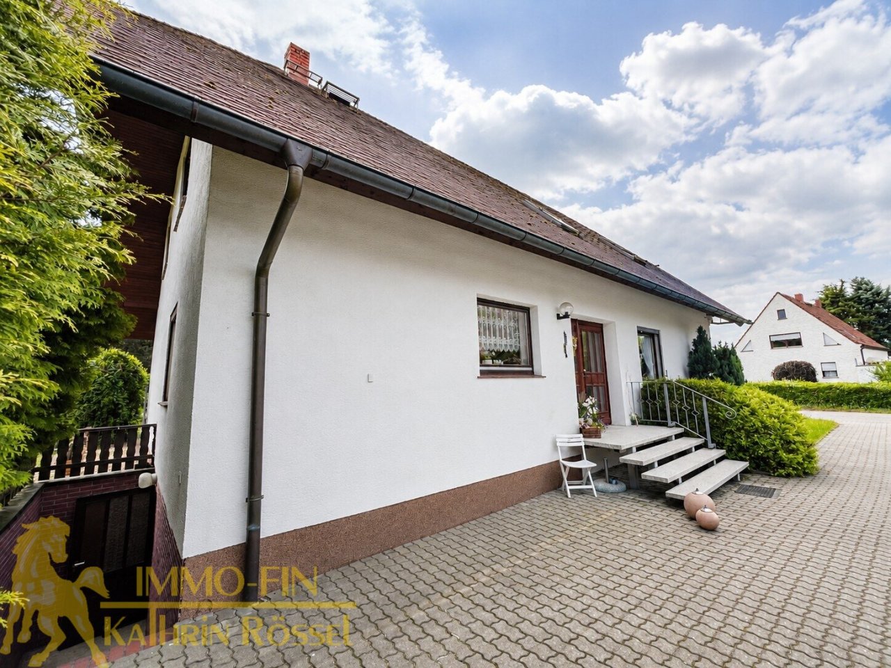 Hausfront mit Kellerzugang Nordseite Hausfront mit Kellerzugang Nordseite