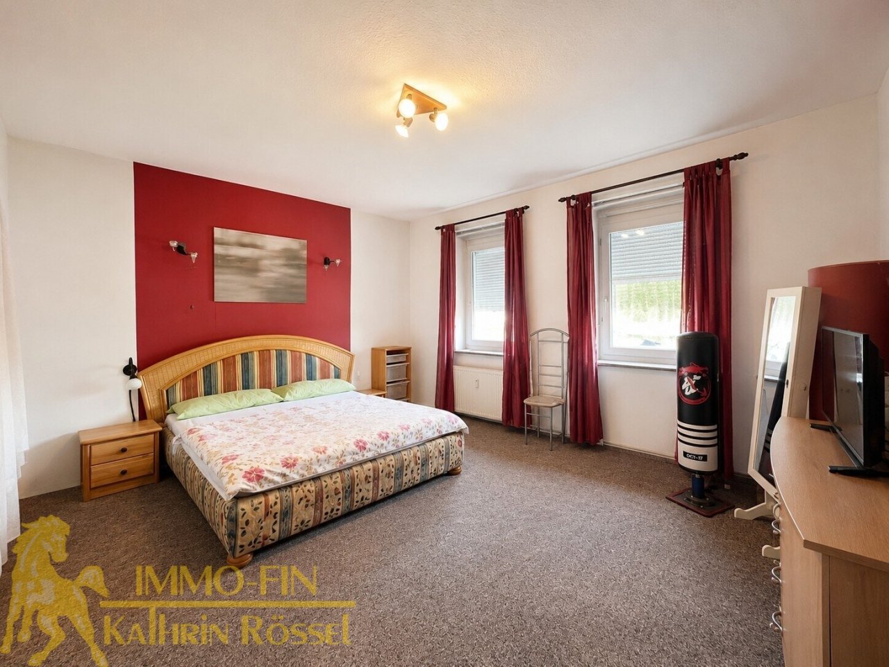 OG links: Großes Schlafzimmer (KI-optimiert) OG links: Großes Schlafzimmer (KI-optimiert)